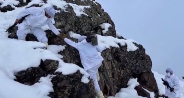 Mehmetçik kar altında görevinin başında!